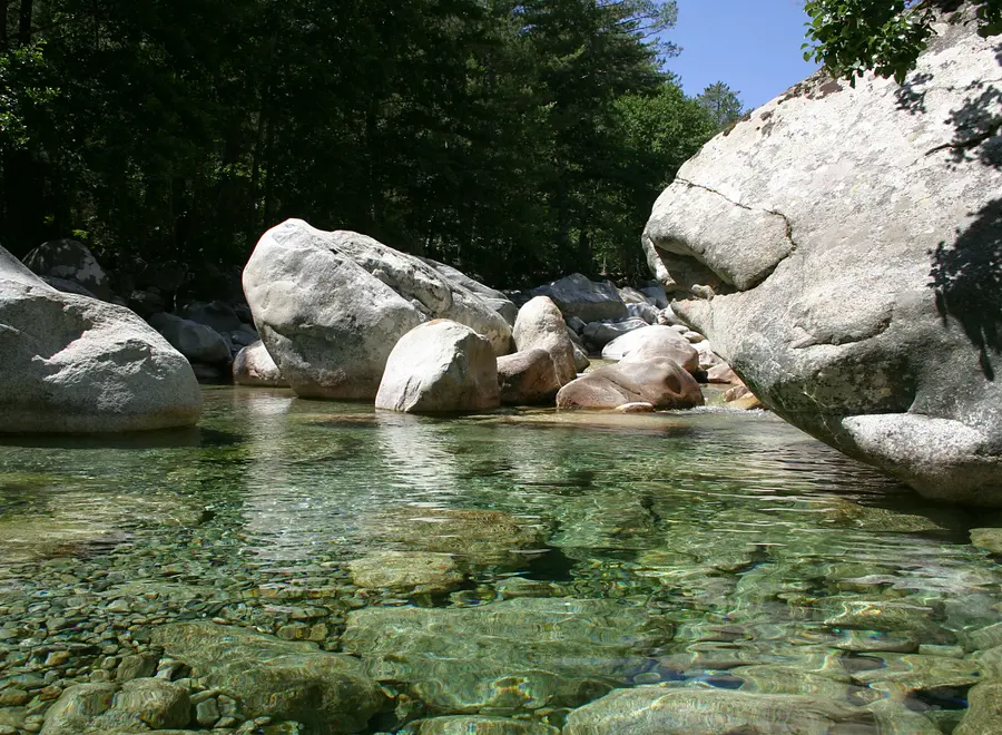 2/ Der Rausch des Badens in den lebhaften Flussgewässern